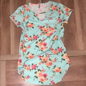 NWOT Floral tunic with front pocket.